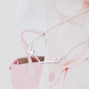 Collier pendentif en bois de corne de cerf en argent - Product Image 3