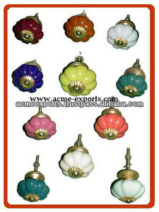 Lot de 2 poignées de tiroir en céramique peintes à la main avec détails en laiton - Product Image 2