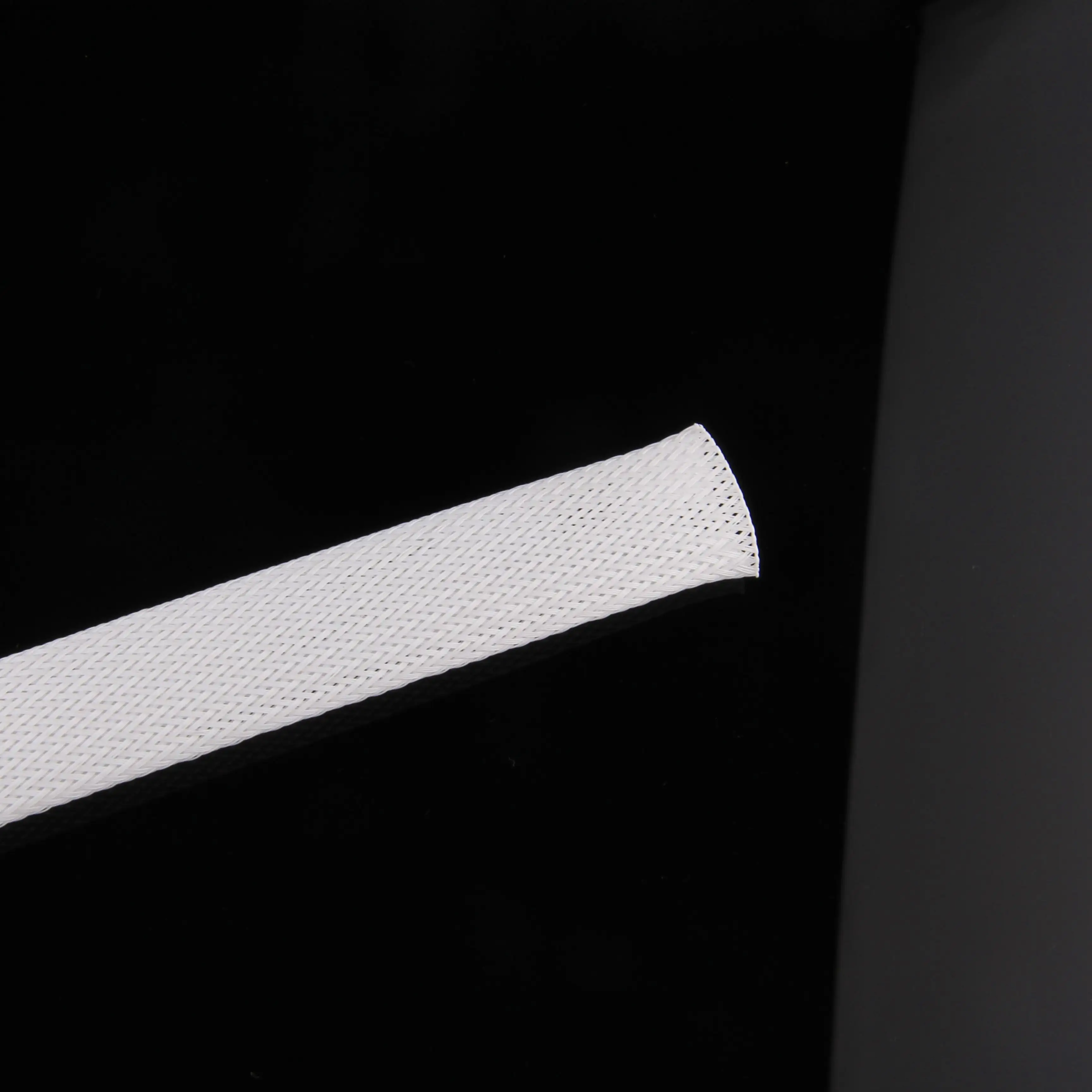 10MM सफेद लौ retardant लट पालतू नायलॉन लचीला विस्तार योग्य केबल सुरक्षात्मक आस्तीन के लिए बिजली कपड़े केबल