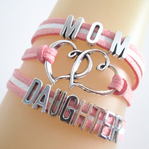 Lettere di perline fatte a mano e doppio cuore ciondoli bracciale mamma e figlia all'ingrosso per anniversari gioielli personalizzati mamma - Product Image 1