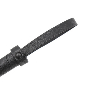 Frusta in Pelle Economica per Giochi Erotici, Accessorio SM con Nappine per Bondage e Punizioni, Disponibile Online - Product Image 4