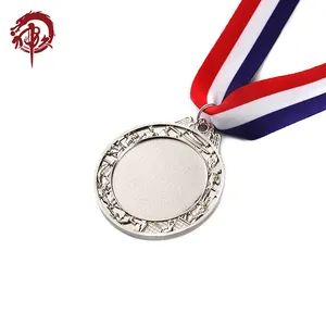 Medalhas de prata do branco esporte dos moldes existidos com área de inserir para o adesivo do logotipo personalizado