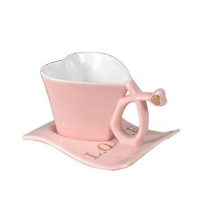 Zogift <span class=keywords><strong>Tazza</strong></span> in Ceramica Creativa <span class=keywords><strong>a</strong></span> <span class=keywords><strong>Forma</strong></span> <span class=keywords><strong>di</strong></span> <span class=keywords><strong>Cuore</strong></span> per Coppie 200ml Set <span class=keywords><strong>Tazza</strong></span> e Piattino per Tè Rosso Pomeridiano e Caffè - Product Image 2