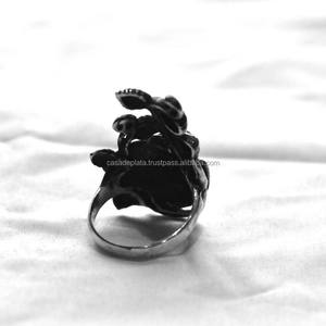 Anillo de plata de ley sólida oxidada con textura de flor - Product Image 3