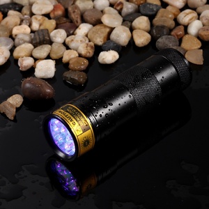 ALONEFIRE <span class=keywords><strong>12</strong></span> LED 395nm Lampe torche portable Détecteur UV pour urine de chat, chien, animal de compagnie, argent, hôtel <span class=keywords><strong>Mini</strong></span> lampe torche Lampe de voyage Pile AAA - Product Image 4