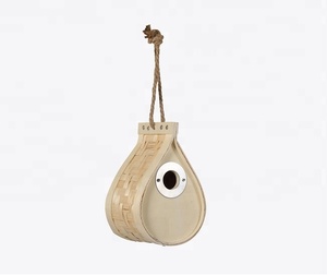 Casa per uccelli in legno intrecciata in bambù a goccia per appendere all'aperto in fabbrica BSCI - Product Image 2