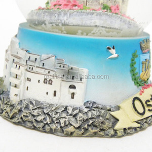 Souvenirs touristiques d'<span class=keywords><strong>Italie</strong></span> <span class=keywords><strong>Ostuni</strong></span> faits sur mesure en gros Globe à neige en verre résine pour cadeaux promotionnels - Product Image 5