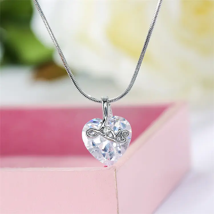 Squisita collana girocollo con cuore di strass per gioielli da donna in cristallo trasparente