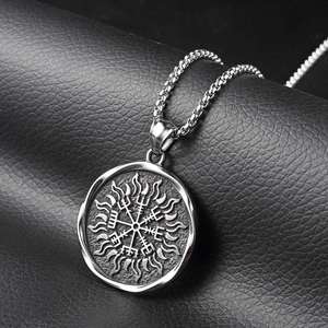 איכות גיאומטרי דפוס קמע רונה ויקינג תליון שרשרת לגברים - Product Image 3