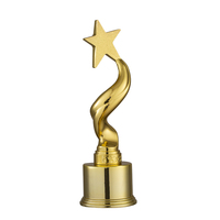 Nouvelle conception en alliage de zinc poignée de main modélisation plaqué or monde trophée avec base haute