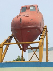 เรือกู้ภัยและเรือชูชีพทำจากไฟเบอร์กลาสสำหรับงานทางทะเล พร้อมเครื่องยนต์สำหรับขาย - Product Image 5