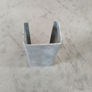 道路衝突防止のための高速道路ガードレールCプロファイルポスト交通障壁 - Product Image 5