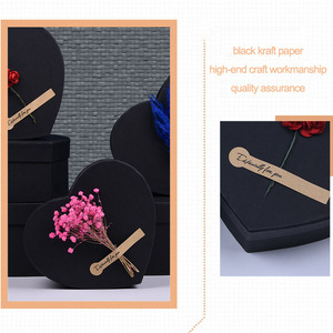 Alta-negro de papel Kraft y cartón duro corazón en forma de regalo caja de flores con flores secas - Product Image 4