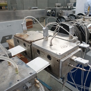 Doppia Estrusione Macchina di PVC Tegola Pannello del Soffitto del PVC Profilo Linea di Produzione - Product Image 2