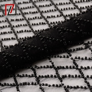Vente en gros de tissu en dentelle noire à motif diamant de qualité français <span class=keywords><strong>maille</strong></span> tricotée à trame perlée pour robes de mariée Style à carreaux non tissé - Product Image 3