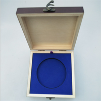Boîte de présentation pour pièce de monnaie unique couleur noyer, avec intérieur en velours et fonction de maintien vertical