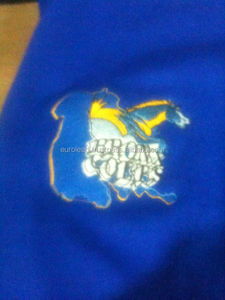 Blouson matelassé universitaire personnalisé pour l'hiver avec patchs brodés, en tissu de laine, coupe-vent et écologique, logo frontal - Product Image 5