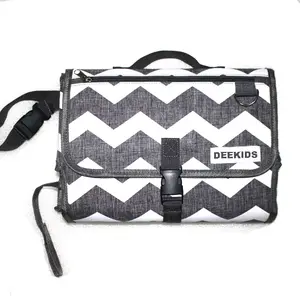 DEEKIDS nueva Chevron impermeable pañal del bebé estera cambiante de viaje multifuncional portátil plegable del pañal del bebé, almohadilla de cambio