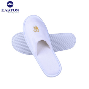 Chaussons d'hôtel confortables en coton jetable, chaussons de chambre à coucher en Chine pour femmes, chaussons d'hôtel bon marché et confortables - Product Image 1
