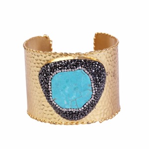 Brazalete de Piel de <span class=keywords><strong>Raya</strong></span> Genuina Amarilla con Perlas de <span class=keywords><strong>Agua</strong></span> <span class=keywords><strong>Dulce</strong></span>, Diseño de Brazalete de Oro con Incrustaciones de Perlas - Product Image 3