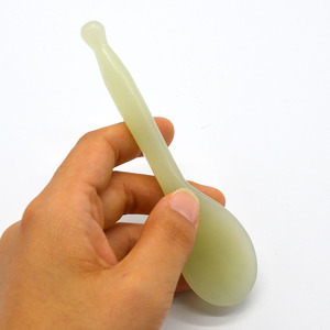 Nuovo Strumento <span class=keywords><strong>per</strong></span> <span class=keywords><strong>Massaggio</strong></span> Gua Sha a Forma <span class=keywords><strong>di</strong></span> Cucchiaio in <span class=keywords><strong>Giada</strong></span> Xiuyan <span class=keywords><strong>per</strong></span> Viso e Corpo, Benessere e Cura della Salute, Pietra <span class=keywords><strong>per</strong></span> Scraping - Product Image 4