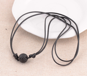 Çekicilik 2018 yeni siyah lav taşı kolye uçucu yağ difüzör kaya boncuk kolye kolye erkekler için kadın Chokers takı hediye