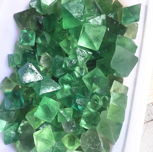 Lot de pierres rondes de Fluorite naturelles, vente en gros, de 1 à 3cm, cristal octatherra, vente en gros - Product Image 2