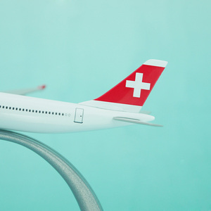 Cadeaux promotionnels Avion modèle SWISS A340-300 16 cm Avion à l'échelle Cadeau pour collection - Product Image 4