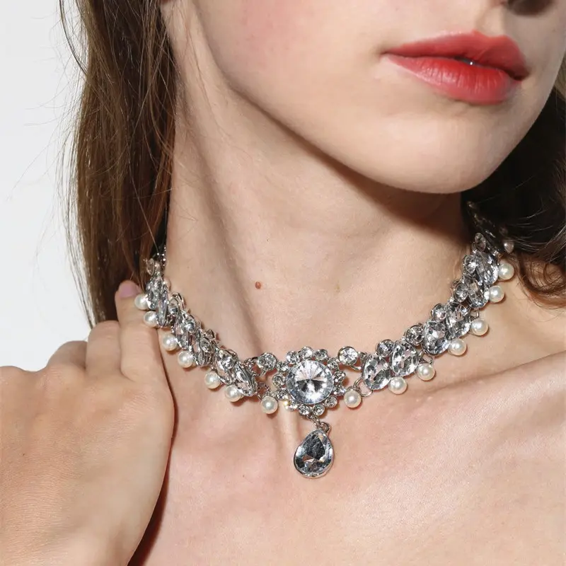 Ожерелье-чокер Queena с имитацией жемчуга и горного хрусталя в форме капли воды