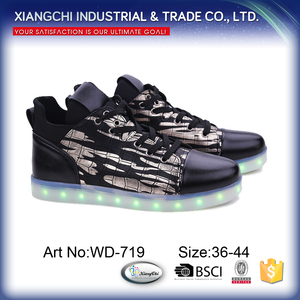 Moda <span class=keywords><strong>hombre</strong></span> Negro Color <span class=keywords><strong>de</strong></span> La Batería Operado Llevó la Luz <span class=keywords><strong>de</strong></span> Zapatos para Adultos - Product Image 5