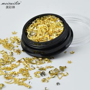 Rivetto per unghie in rame dorato misto Star Moon Design Punk Nail Jewelry 3D Nail Art Decoration - Product Image 3