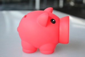 Vente en gros de tirelires en plastique en forme de cochon en PVC, souvenirs, thème amour, styles nautiques et adorables avec logo - Product Image 2