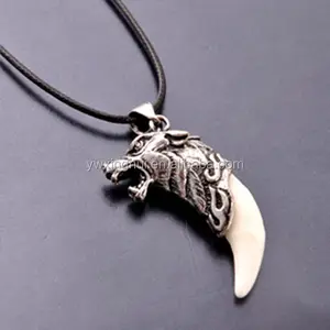 <span class=keywords><strong>Collana</strong></span> <span class=keywords><strong>con</strong></span> Pendente a Testa di <span class=keywords><strong>Lupo</strong></span> in Lega Stile Antico per Uomo - Product Image 1