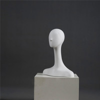 Cabeza de Maniquí Femenina de Fibra de Vidrio Abstracta de Talla Grande con Hombros, Modelo Europeo Original para Exhibición de Bufandas y Sombreros