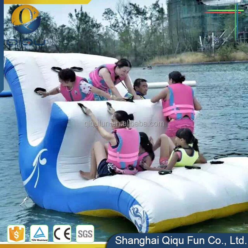 Chinois usine PVC trampoline aqua fun gonflable parc aquatique avec chute libre et l'eau trampoline