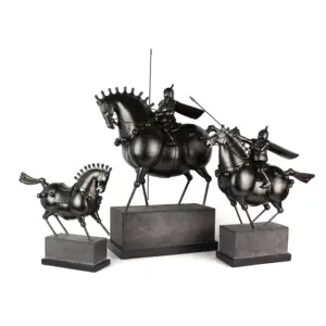 Resina Nero Roman Soldier Equitazione Figura del Cavallo Modello di Casa Decorazione Ornamenti