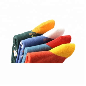 Feliz divertido <span class=keywords><strong>lindo</strong></span> de dibujos animados vaca <span class=keywords><strong>pollo</strong></span> ovejas Impresión de patrón Calcetines de las mujeres - Product Image 3