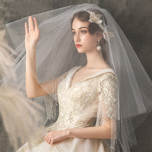 Francese di design Con Scollo A V in <span class=keywords><strong>oro</strong></span> del merletto di trascinamento lungo della principessa di lusso <span class=keywords><strong>da</strong></span> <span class=keywords><strong>sposa</strong></span> abito <span class=keywords><strong>da</strong></span> <span class=keywords><strong>sposa</strong></span> - Product Image 2