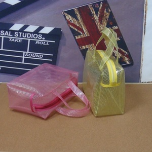 Tùy chỉnh sinh thái thân thiện <span class=keywords><strong>PVC</strong></span> <span class=keywords><strong>Net</strong></span> Túi mỹ phẩm không thấm nước du lịch phụ nữ phong cách với dây kéo đóng cửa có sẵn trong cho màu hồng rõ ràng màu vàng - Product Image 3