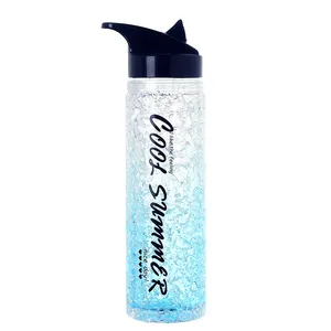 Bouteille d'eau de sport en plastique à double paroi sans BPA avec gel pour garder l'eau froide pour les voyages