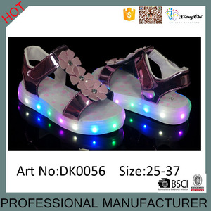 Con APLICACIÓN Hermosa Fantasía Nueva Llegada LLEVÓ Luminosa Niños Sandalias Zapatos de Verano Para Niños - Product Image 5