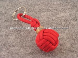 Llavero de puño de mono hecho a mano con paracord, color rojo, Creaciones Hechas a Mano - Product Image 1