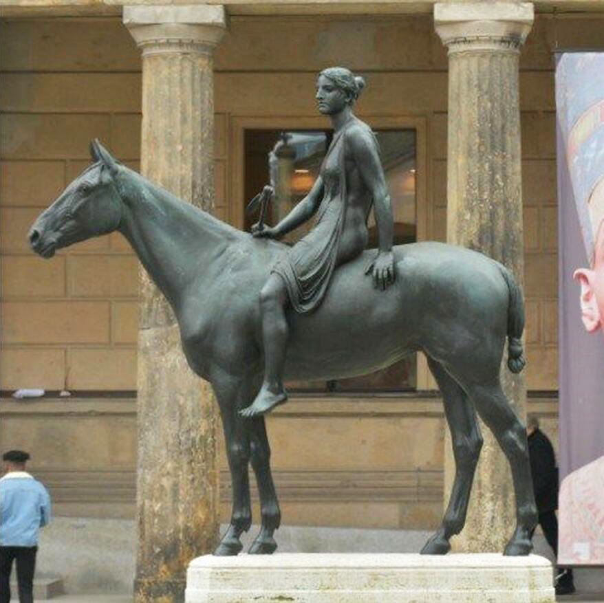 ギリシャローマスタイル半身裸女性ブロンズ彫刻 馬乗り像 H230cm