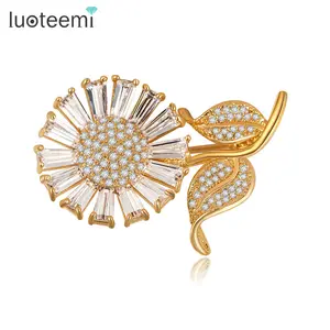 LUOTEEMI Fashion 18 18k Champagne Gold Plated Metal Invitation Sunflower CZ Crystal Scarf Pin Brooch Wedding