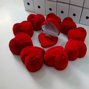 Cajas de anillos de color rojo tipo corazón - Product Image 3