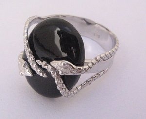 แหวนพลอยสีทองคำขาวคลาสสิกพร้อมนิลสำหรับวันครบรอบแต่งงานหรือให้เป็นของขวัญ - Product Image 1