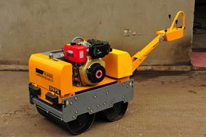 680 kg Handgeführte Doppeltrommel-Mini-Straßenwalze Vibrationswalze mit Kama-Dieselmotor oder Honda-Benzinmotor - Product Image 4