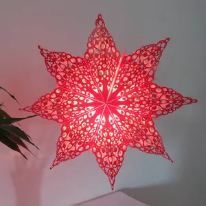 हस्तनिर्मित फांसी क्रिसमस कागज स्टार लालटेन पैटर्न के साथ प्रकाश