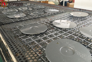 Tapa de Rueda de Plástico Plateada de 157 mm - Product Image 6