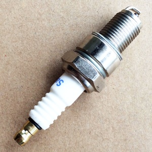 GX390 F7TC Spark Plug Standard Sostituisce Per La Vendita